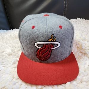 Mitchell & Ness Miami Heat Quilted Road Fitted Hat Cap - Gray